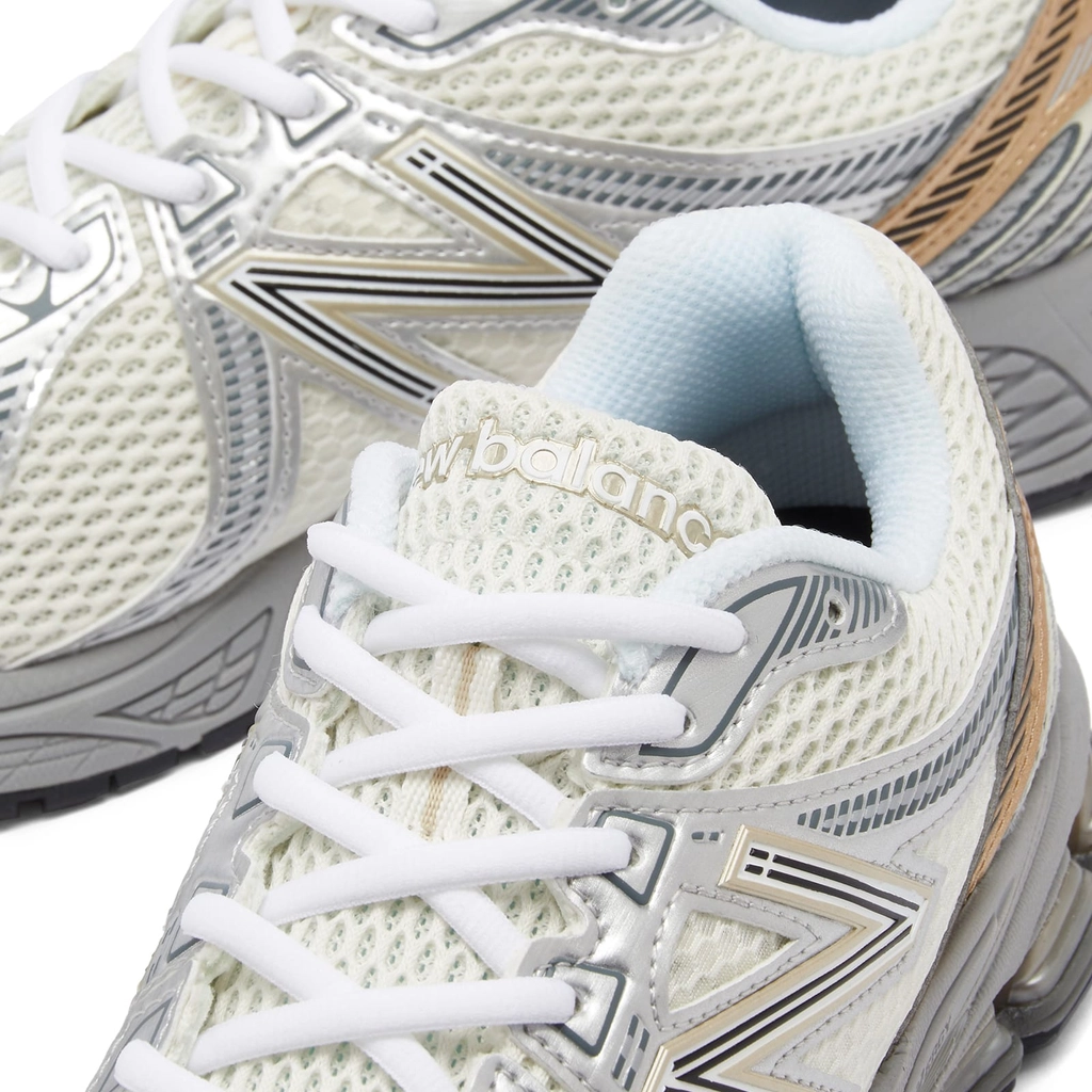 New Balance 860v2 Gold